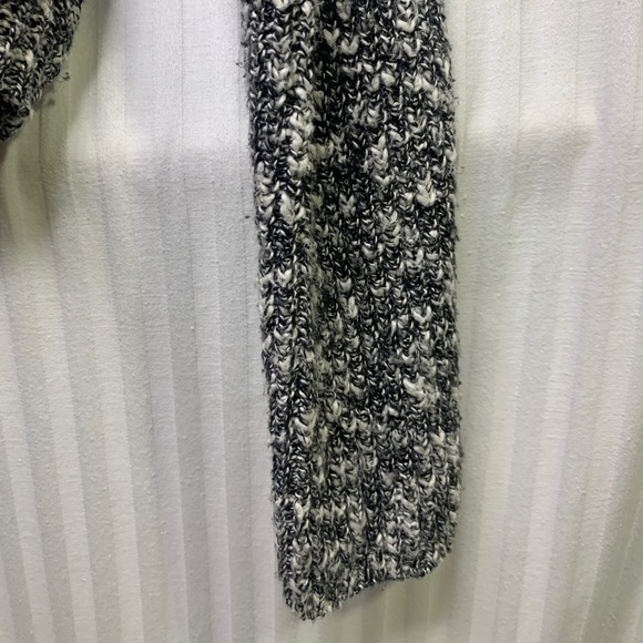 Express Cropped Sweater V-Neck Knit Black White Soft Size Small Cut Out Back - Picture 5 of 14